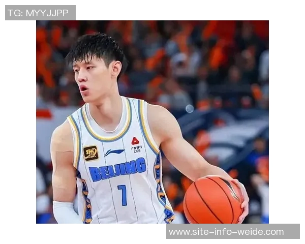 曾凡博防守失误贾里德巴特勒轻松突破上篮得分